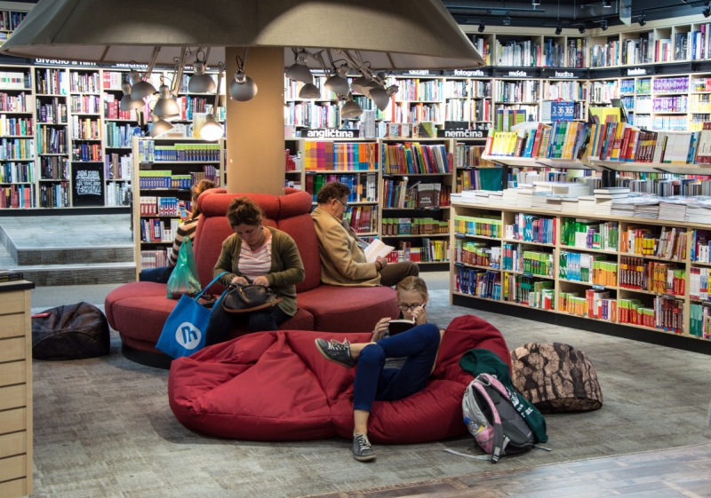 boutique-MEOUNES LES MONTRIEUX-min_books_bookstore_book_reader_readers_reading_shop_sale_books-849006